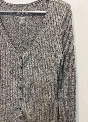 American Eagle Outfitters Gray Ribbed V-Neck Sweater thumbnail 2