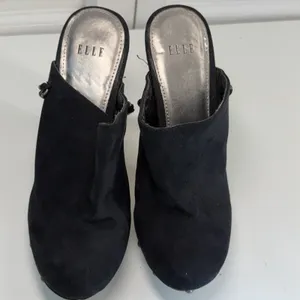 ELLE Ilona‎ Size 6 Black Faux Suede Metal Chain Stud Biker Sexy Mule Heels thumbnail 5