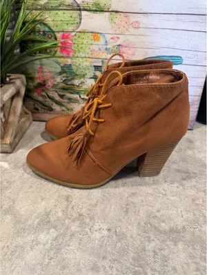 Cato lace-up heeled ankle boots, Size 9 thumbnail 3