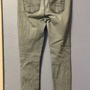 Size 4 American Eagle Distressed Ripped Light Wash Denim Jeans Jeggings Next Lev thumbnail 6