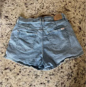 Levi’s Signature Vintage High Rise Shorts thumbnail 5