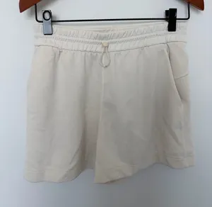 Lululemon shorts thumbnail 1