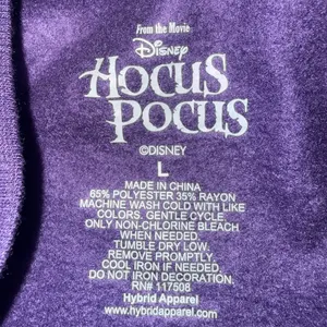 The Sanderson museum hocus pocus sweatshirt. Size large. Lightweight. Very soft thumbnail 2