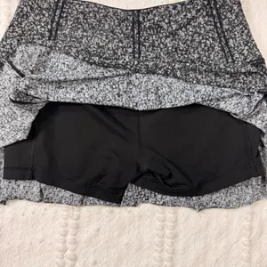 Lululemon Pace Rival Skirt Black White Pixelated Print Athletic Skort Size 6 thumbnail 4