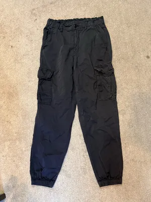 American Eagle Vintage Grey Elastic Waist Cargo Pants Size 6 thumbnail 2