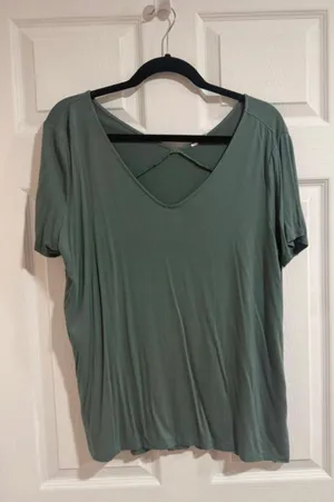Short sleeve/Vneck top Green Size XXL thumbnail 1