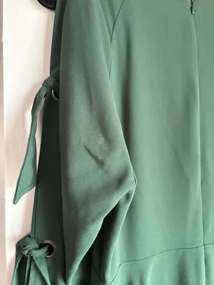 BCBGMAXAZRIA Cicely Emerald Green Asymmetrical Tie Sleeve Dress Size 6 thumbnail 9