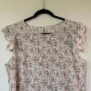 Floral Ruffle Cap-Sleeve Camisole - White with Red Floral thumbnail 2