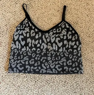 Workout cheeta print crop top Gray thumbnail 1