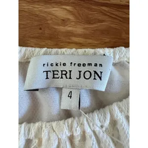NWT Teri Jon Ivory‎ Lace Off Shoulder Blouse Black Satin Belt Size 4 thumbnail 4