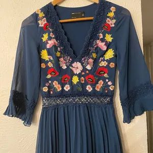 NWT ASOS Design Blue Floral Embroidered Lace Pleated Mini Dress Size 0 thumbnail 9