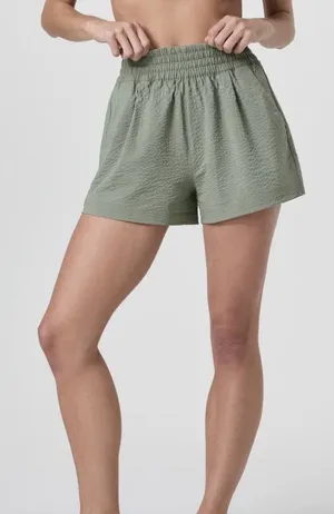 Vuori Womens Villa Textured Short Size Large Wheatgrass Sage Neutral Athletic 3" thumbnail 1