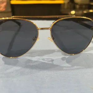 Stylish Gold Aviator Sunglasses thumbnail 3