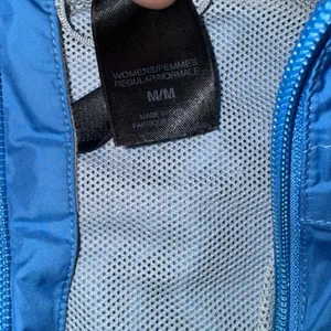 The North Face Light Weight Wind Breaker Jacket thumbnail 2