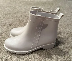 Amazon Rain Boots thumbnail 1