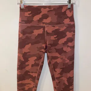 Lululemon Athletica Pink Camo High Rise Leggings Size 8 Like New thumbnail 2