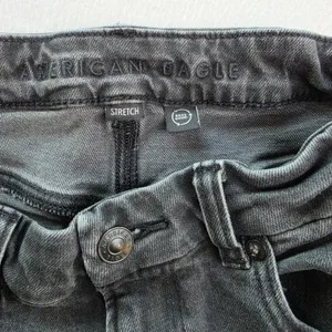 American‎ Eagle Womens High Waisted Mom Jeans Washed Black Stretch 10 Long thumbnail 4