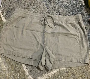 GAP Plus size hunter green shorts  thumbnail 1