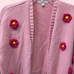 Francesca’s Pink Floral 3D Cardigan Chunky Knit Sweater Medium thumbnail 2