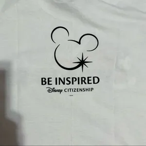 Disney Voluntears Mickey Mouse White T-Shirt‎ Size Medium thumbnail 3