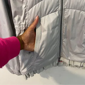 Lululemon Spring Fling Puffy Windbreaker Silver Spoon Ruffle Trim Hooded Size 6‎ thumbnail 4