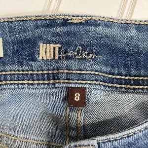 Kut From the Kloth Cameron straight leg jean thumbnail 4