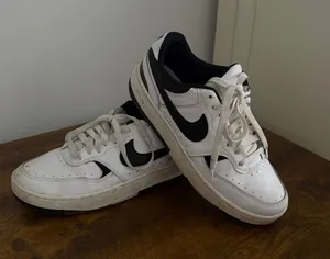 Nike Shoes Women’s Black White thumbnail 1