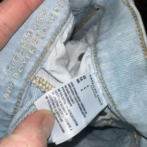 American Eagle highest rise 90’s boyfriend denim relaxed shorts thumbnail 3