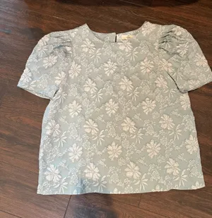 Boutique Top thumbnail 1