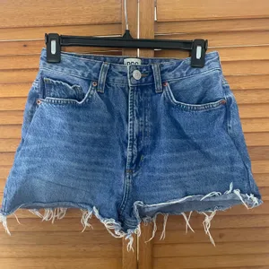 BDG Urban Outfitters Mom High Rise Blue Denim Cutoffs Shorts Sz 27 thumbnail 1