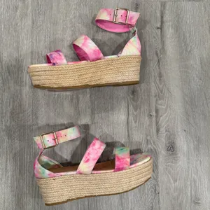 BAMBOO Multicolor Tie-Dye Wedge Sandals thumbnail 3