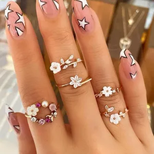 5 piece flower rings thumbnail 1