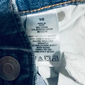 Aeropostale Womens High‎ Rise Distressed Mom Jeans Medium Wash Size 10 NWT thumbnail 8