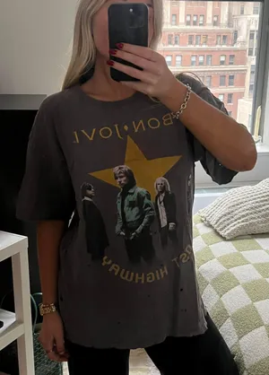 Revolve Vintage Tshirt thumbnail 4