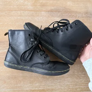 Dr. Martens Shoreditch Lace Up Boots thumbnail 10
