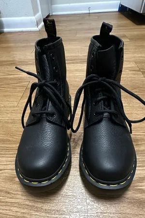 Dr Martens air wait leather ankle boots thumbnail 3