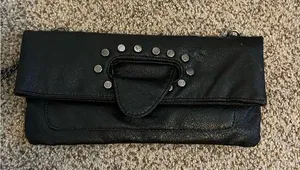Black clutch thumbnail 1
