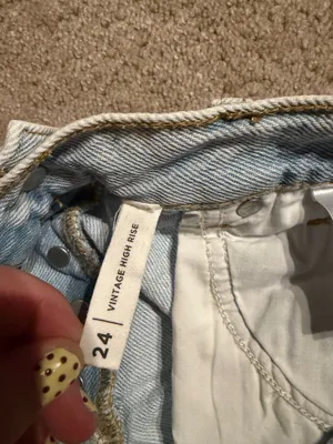 PacSun Vintage High Rise Distressed Denim Shorts – Size 24 thumbnail 5