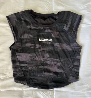 Alphalete Short Sleeve Crop Top thumbnail 1