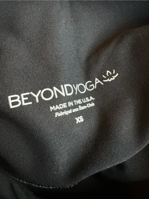 Beyond Yoga Two Piece Workout Set Sports Bra Leggings Black Pineapple Size XS thumbnail 15