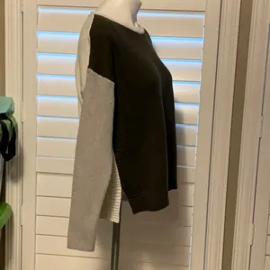 Tahari Gray Crew Neck Sweater thumbnail 2