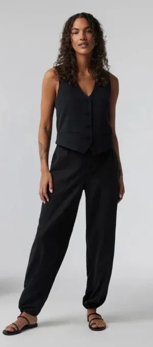 Vuori Coastline Pant in black thumbnail 1