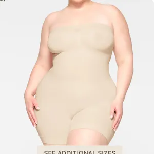 SKIMS Seamless Sculpt Strapless Shortie Bodysuit‎ thumbnail 2