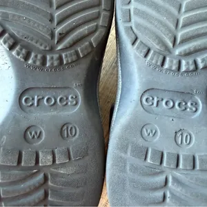 Crocs Womens Classic Platform Sparkly Grey Synthetic Clogs Size 10 thumbnail 7