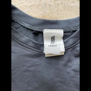 Second Skin Gray‎ Long Sleeve Athletic Top Women’s Size Large thumbnail 2