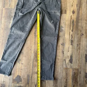 American Eagle Women’s Grey Low-Rise Cargo Jeggings Stretch Sz 8 Short thumbnail 5