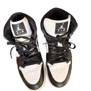 Nike Air Jordan 1 Mid White/Black Panda Black White DV0991-101 Size US 9.5 Women thumbnail 3