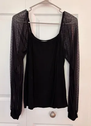 Amazon top Black Size L thumbnail 1