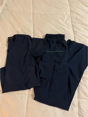 Navy Carhartt scrub set thumbnail 3