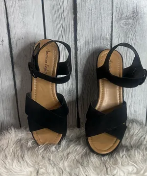 American Eagle black platform sandals – stylish and super comfy! Size 7.5, brand new, never worn. thumbnail 4